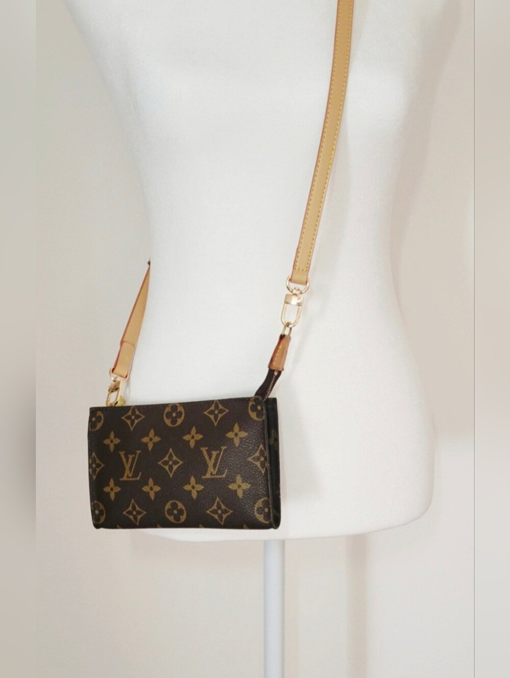 Autgentic Louis Vuitton Monogram Pouch